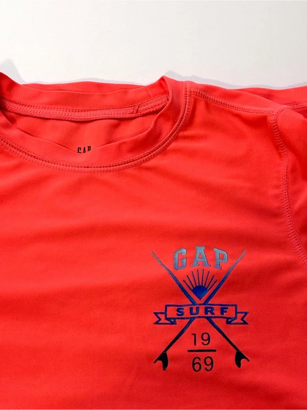 GAP Boy’s Surf Logo Bright Orange/Coral Rash Guard. Size Small